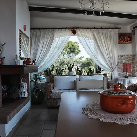 Ada Corsano (Apulia)